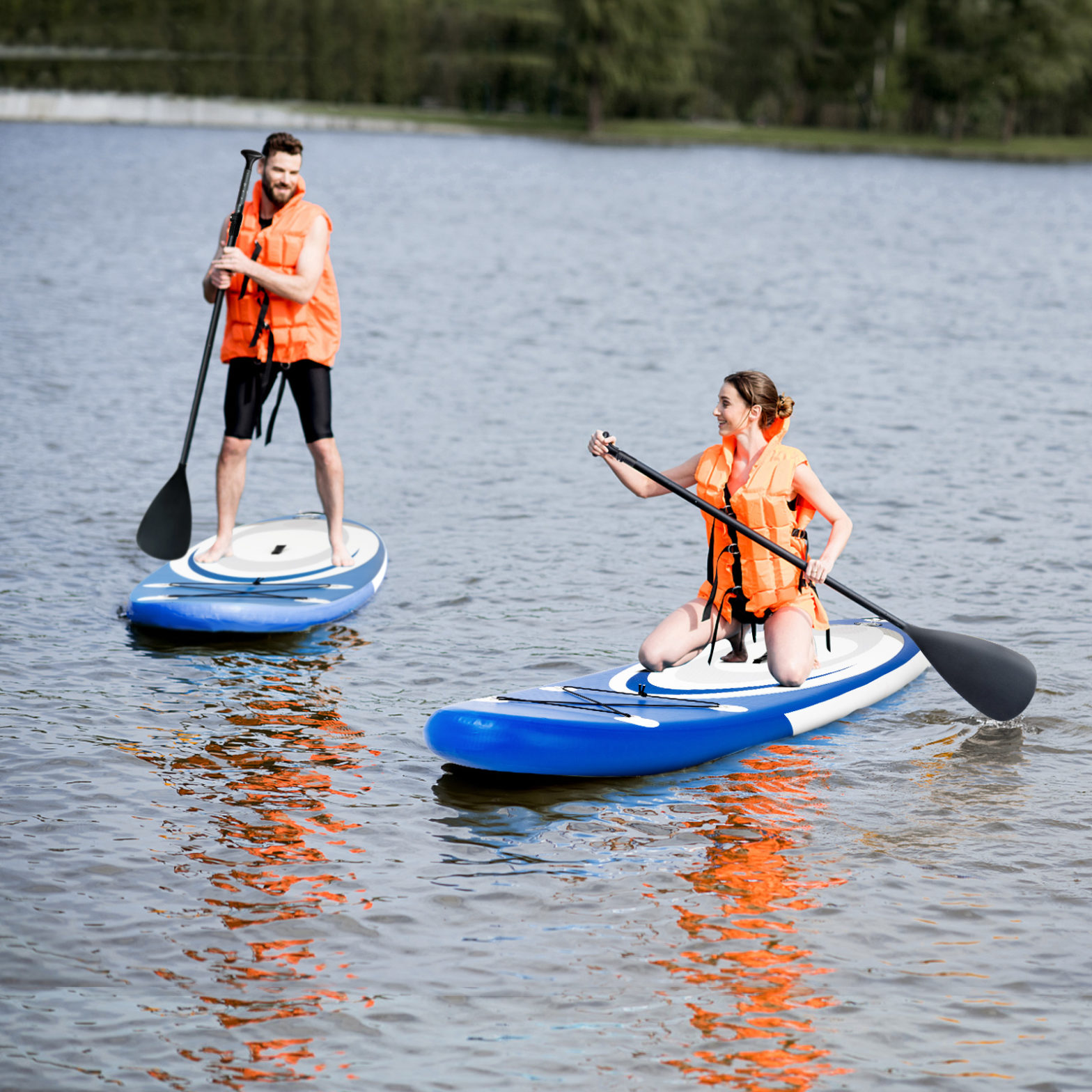 Aufblasbares Paddle Board mit verstellbarem Paddel tragbares SUP Board 335 x 80 x 15 cm Blau + Weiß