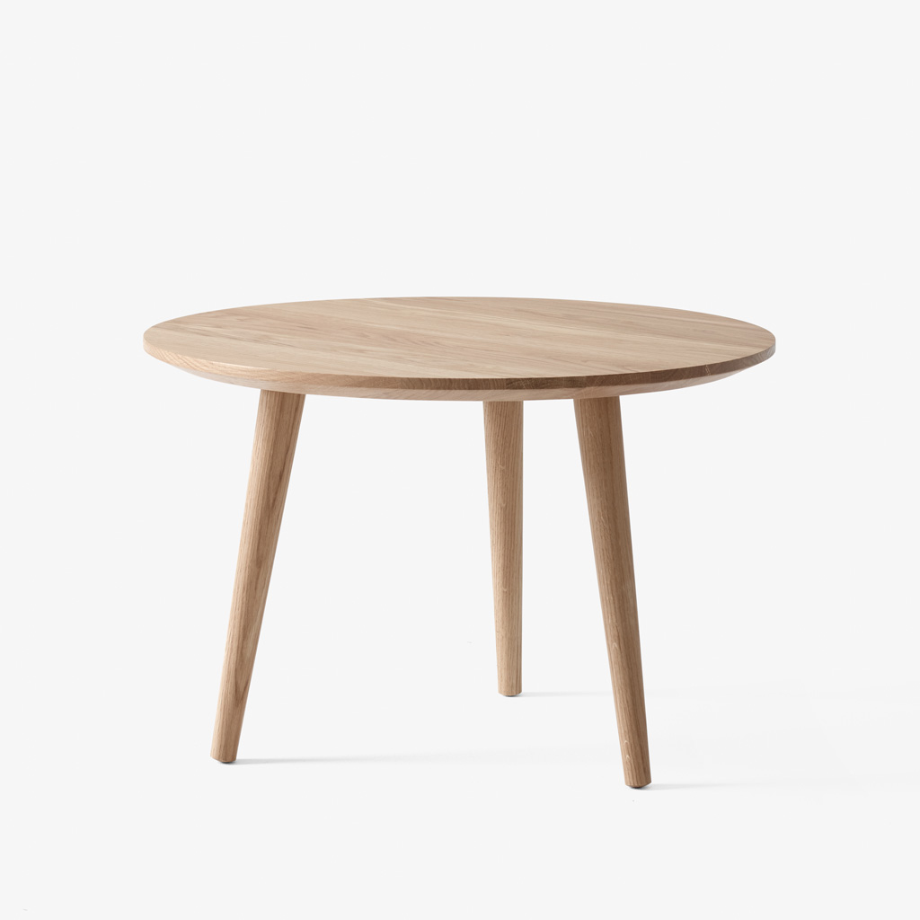 &tradition – In Between SK14 – runder Design Beistelltisch aus Holz