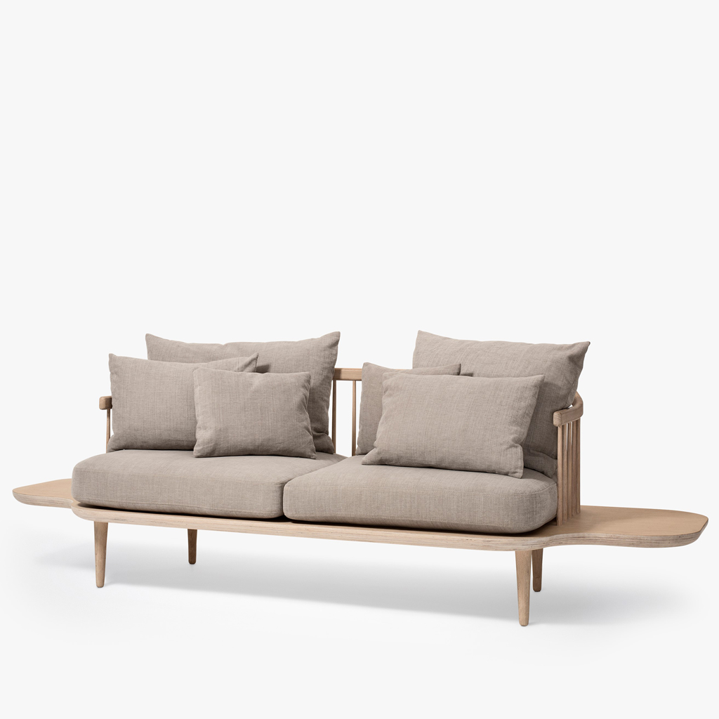 &tradition – Fly SC3 – 2-Sitzer Design Sofa aus Eichenhlz mit Ablage