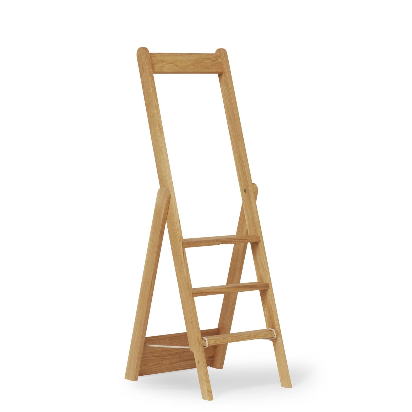 FORM & REFINE – STEP BY STEP LADDER – Holzleiter im dänischen Design