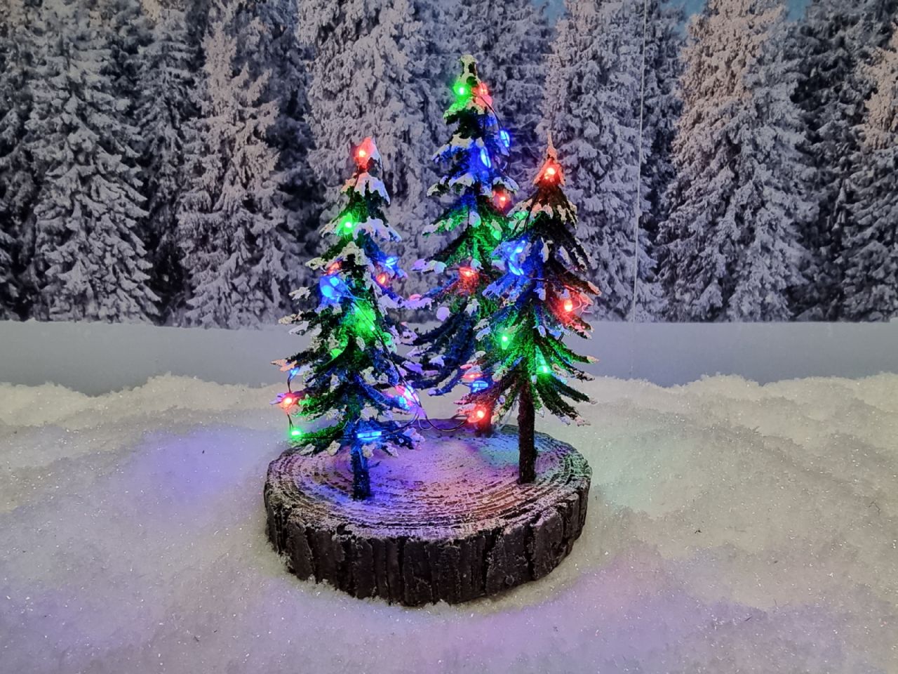 LUVILLE – 4 Snowy Trees Multi-Color