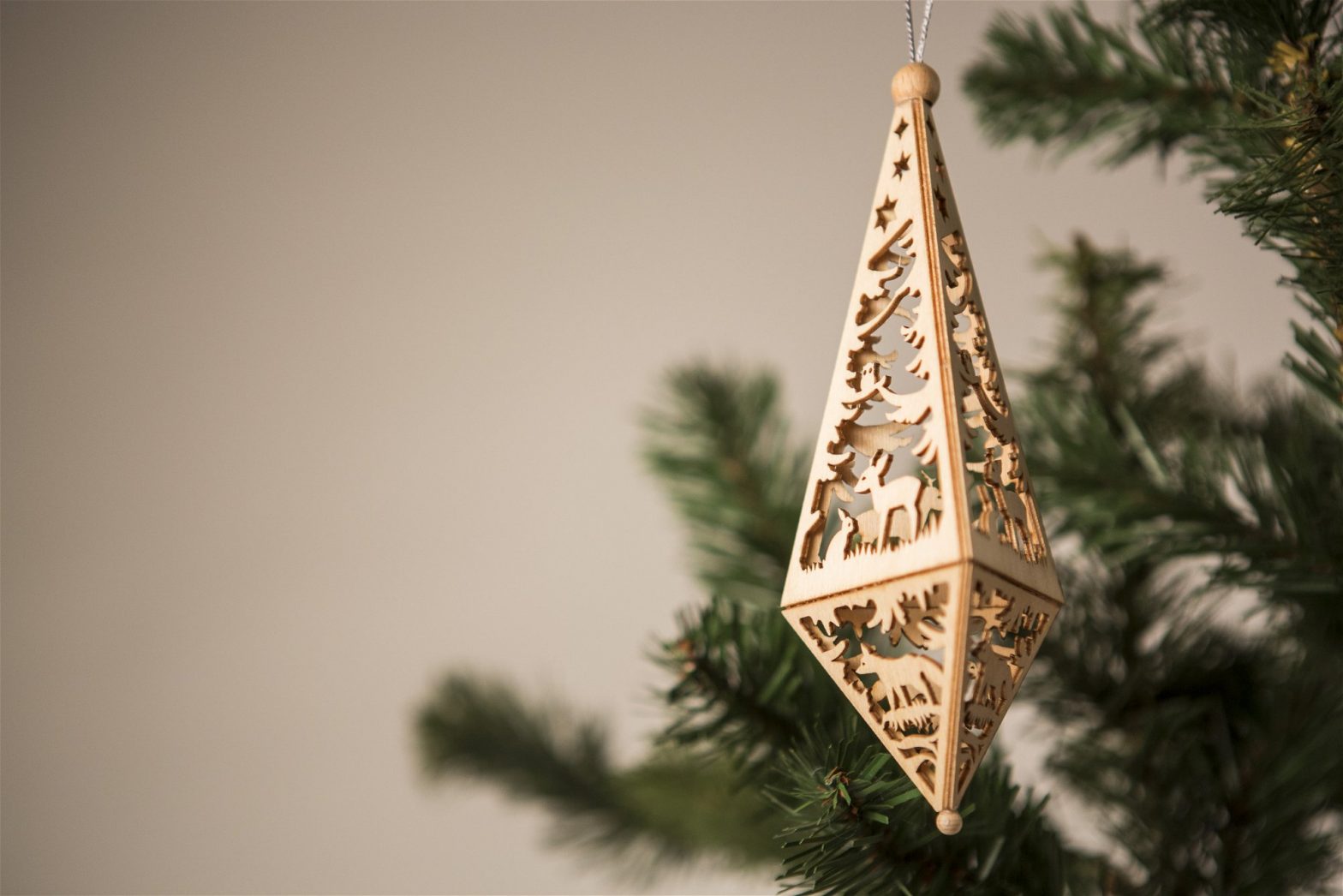 Baumschmuck Waldmotiv in Pyramide