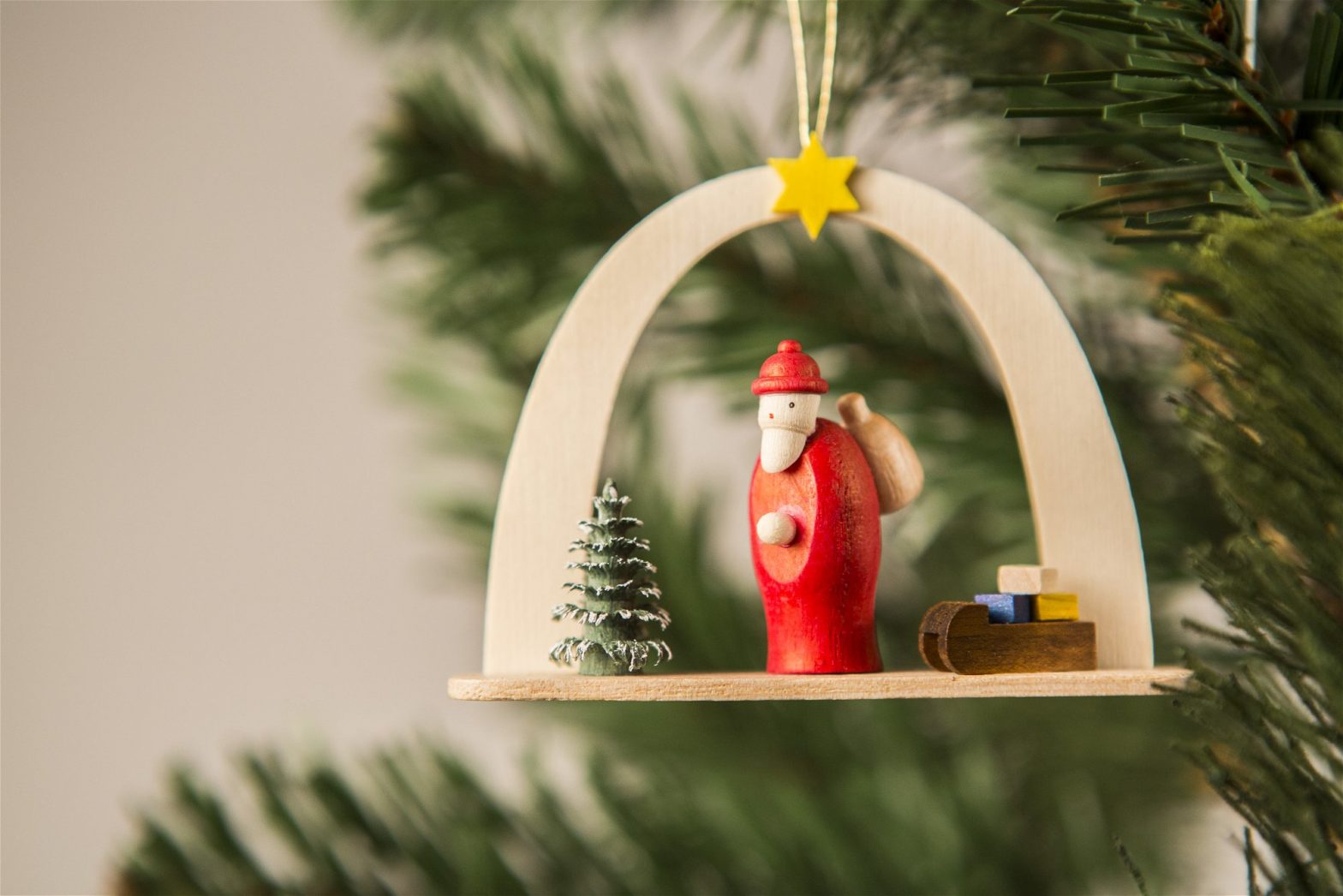 Baumschmuck Nikolaus im Bogen