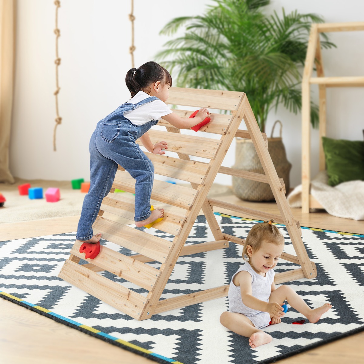 Doppelseitiges Kletterdreieck hölzernes Kletterspielzeug mit Kletterfelsen und Kletterleitern 112 x 70 x 96 cm Natur