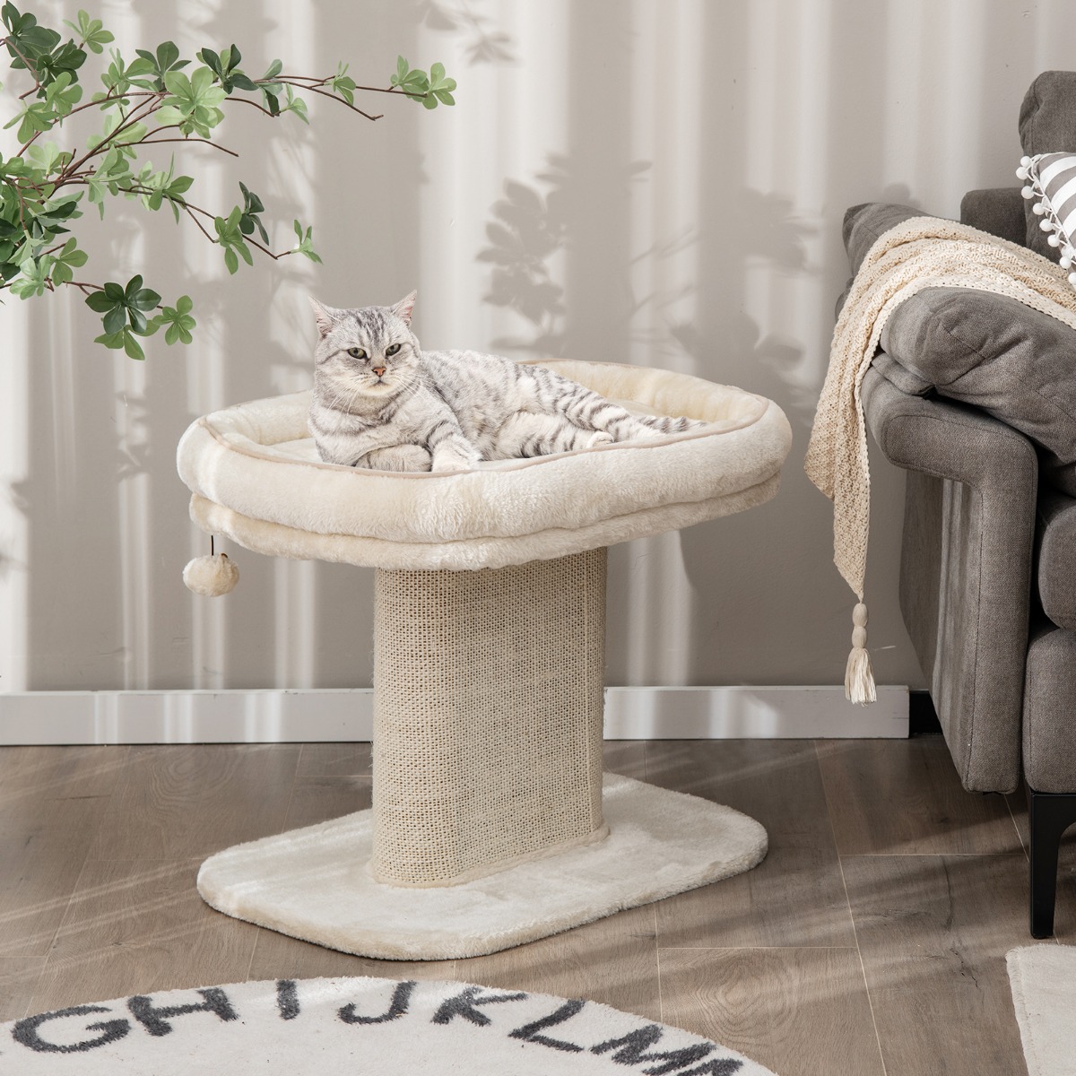 Moderner Kratzbaum Katzenmöbel mit großer Plüschsitzfläche & Sisal-Kratzplatte Beige