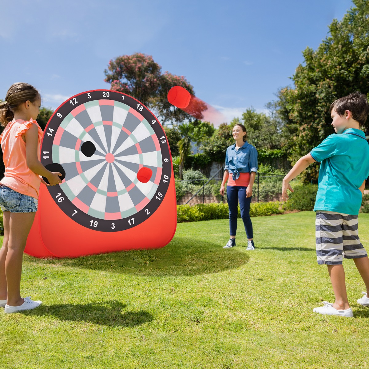 Großes Dartboard für Kinder Dart Wurfspiel Set mit 4 Kickbällen Fußballdart für Garten Rot