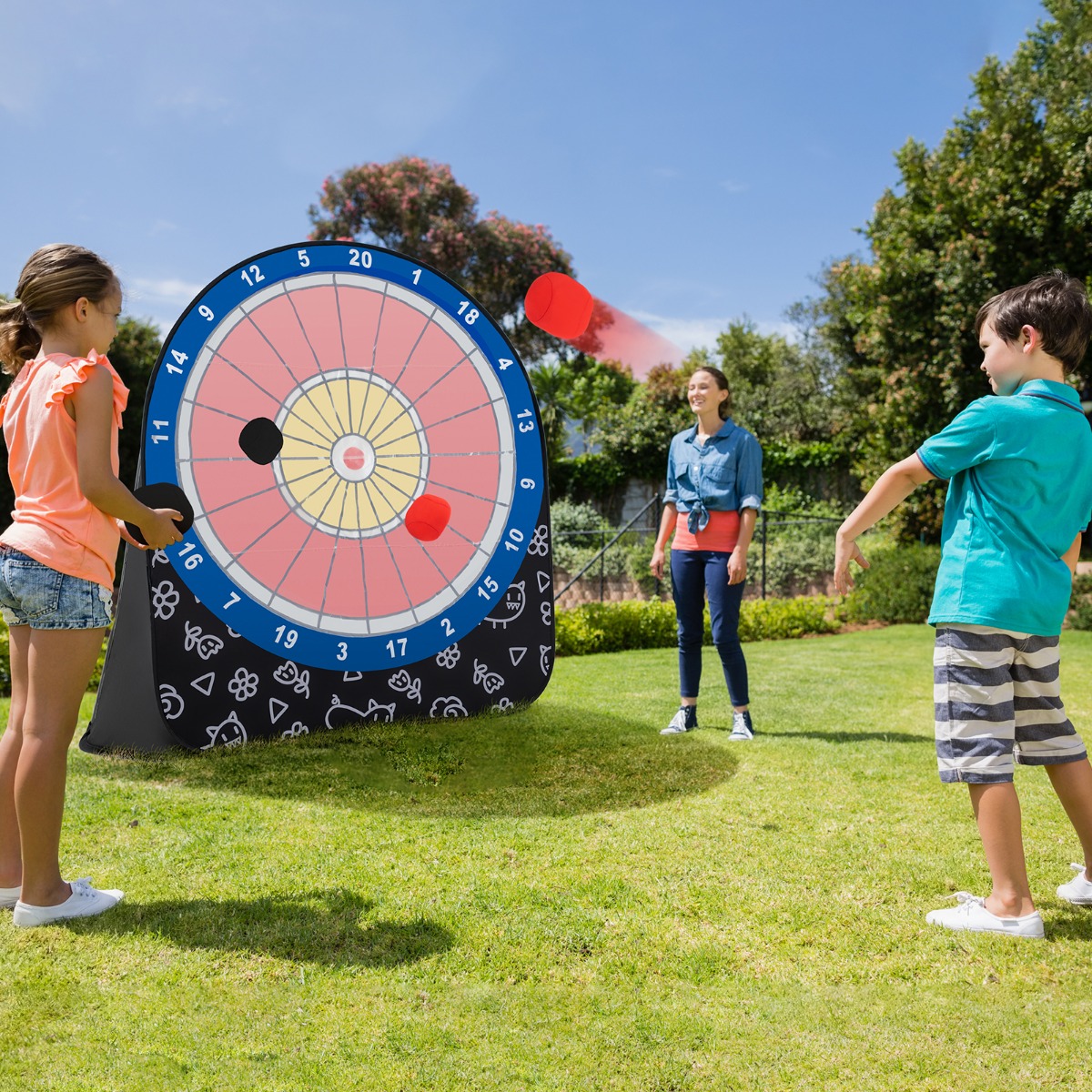 Großes Dartboard für Kinder Dart Wurfspiel Set mit 4 Kickbällen Fußballdart für Garten Schwarz