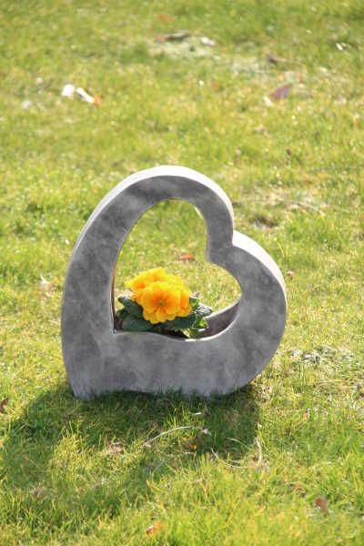 Gartenfigur Pflanzherz „AMOR“ klein, Steinguss antik – Original von Vidroflor