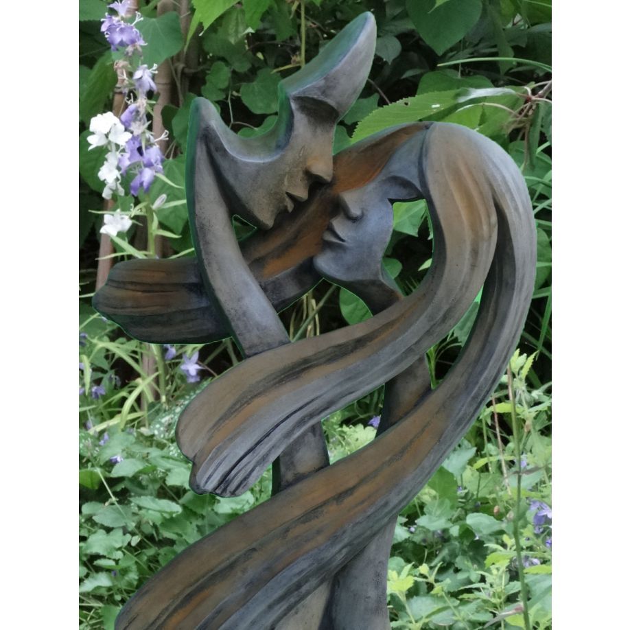 Gartenfigur Traumpaar „AMOROSO“, Steinguss, Rosteffekt