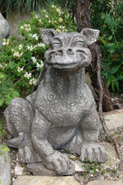 Gartenfigur Drache „CHEEZY“ lächelnd © by Fiona Scott – Original von Vidroflor