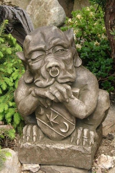 Gartenfigur „SHIELD GARGOYLE“ klein ©by Fiona Scott, Steinguss – Original von…