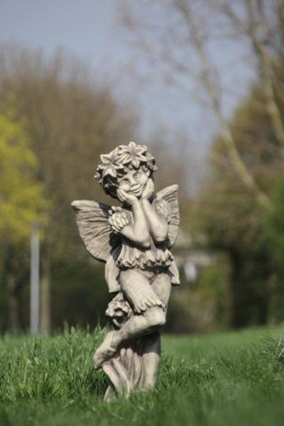 Gartenfigur FLOWER FAIRY „Kornblume“, Steinguss – Original von Vidroflor