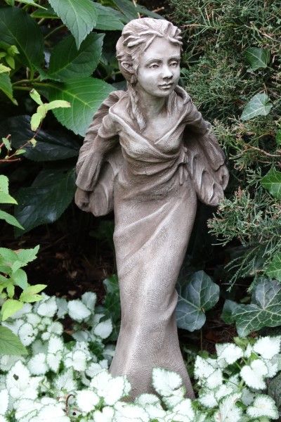 Gartenfigur Fee „VIOLET“, Steinguss © by Fiona Scott – Original von Vidroflor