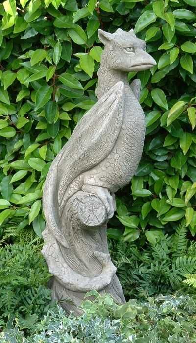 Gartenfigur „WYVERN“, Drache auf Ast, © by Fiona Scott – Original von Vidroflor