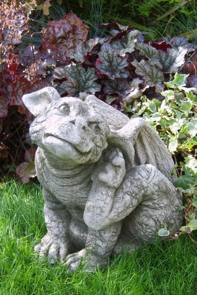 Gartenfigur Drache „AIDEN“, kratzend, © by Fiona Scott – Original von Vidroflor