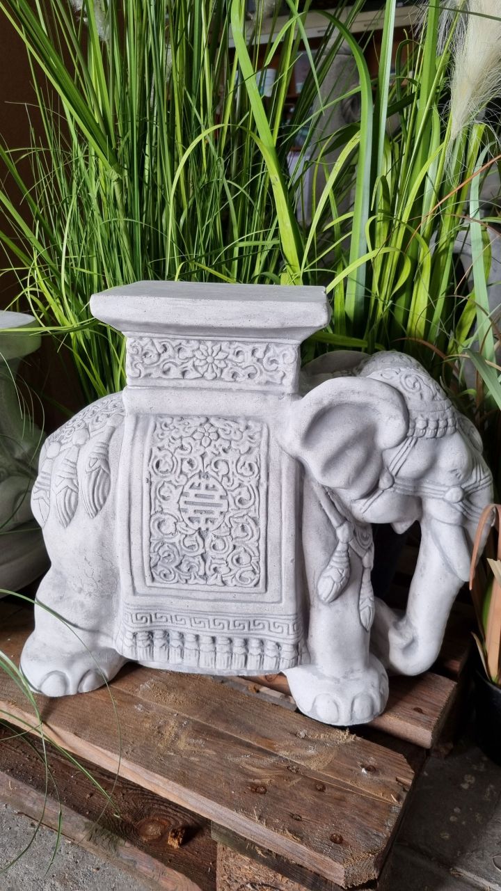 Sockel, Skulptur „Elefant“, antik grau