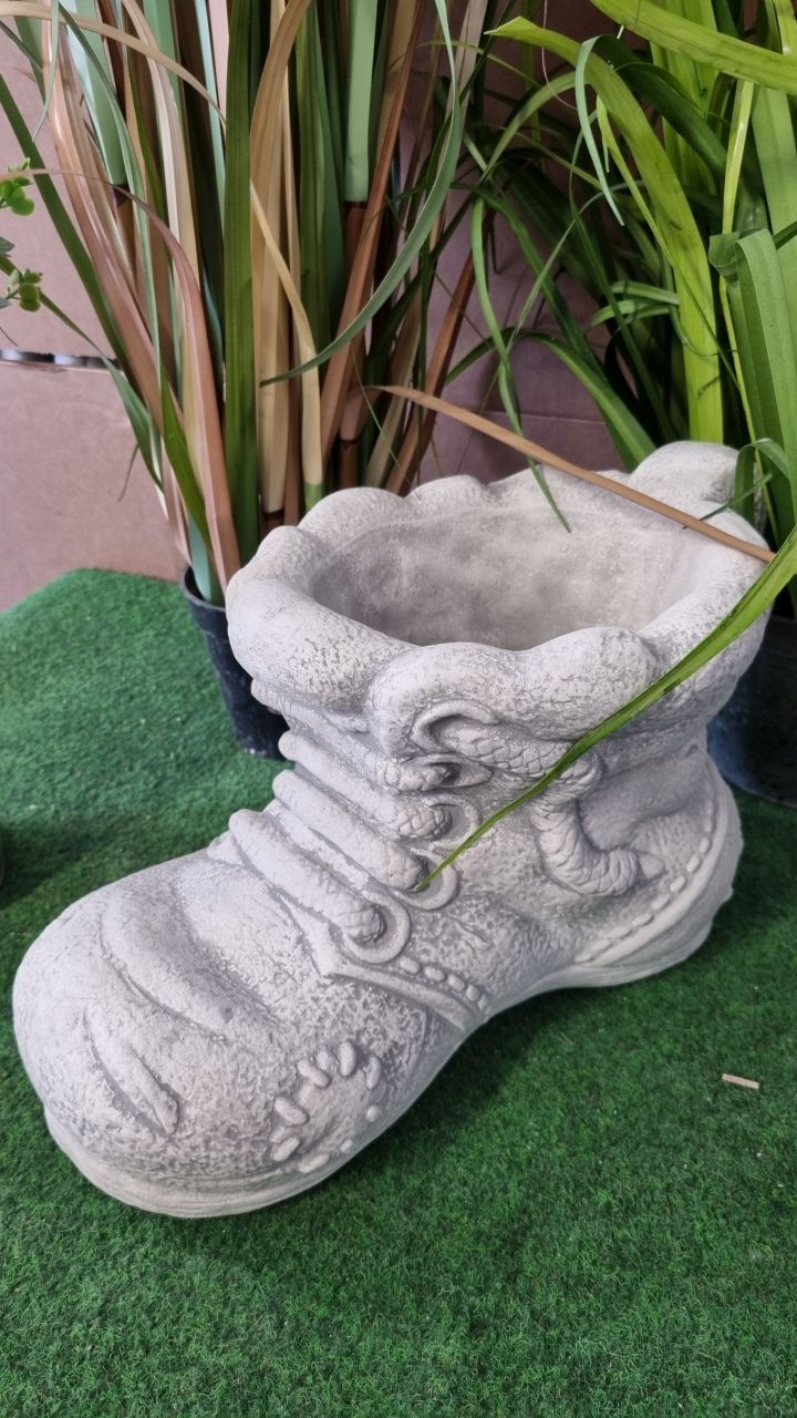 Skulptur, Pflanzgefäß „Schuh“ zum bepflanzen, antik grau