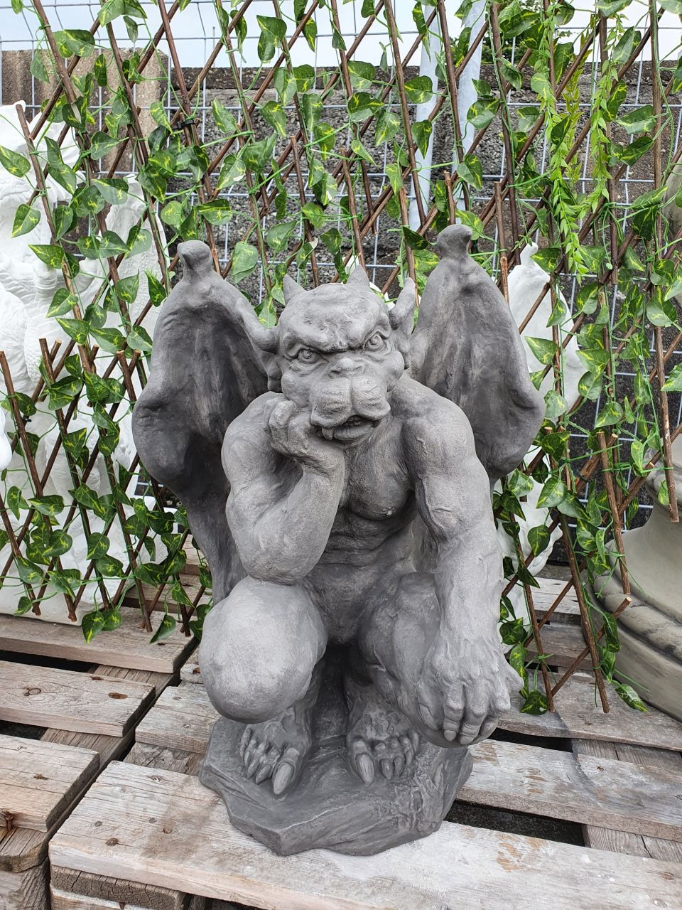 Gartenfigur Gargoyle Torwächter, verschiedene Farben