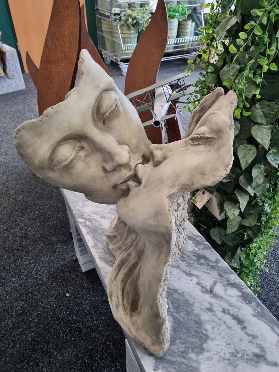 Gartenfigur, Büste Gesicht „Romeo und Julia“, Steinguss – Original von Vidroflor