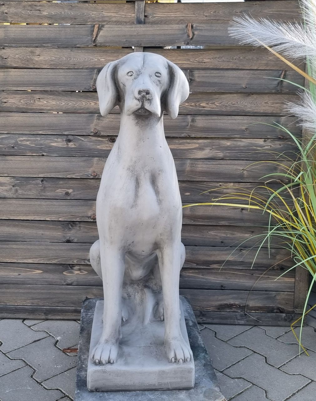 Gartenfigur Jagdhund, grau patiniert