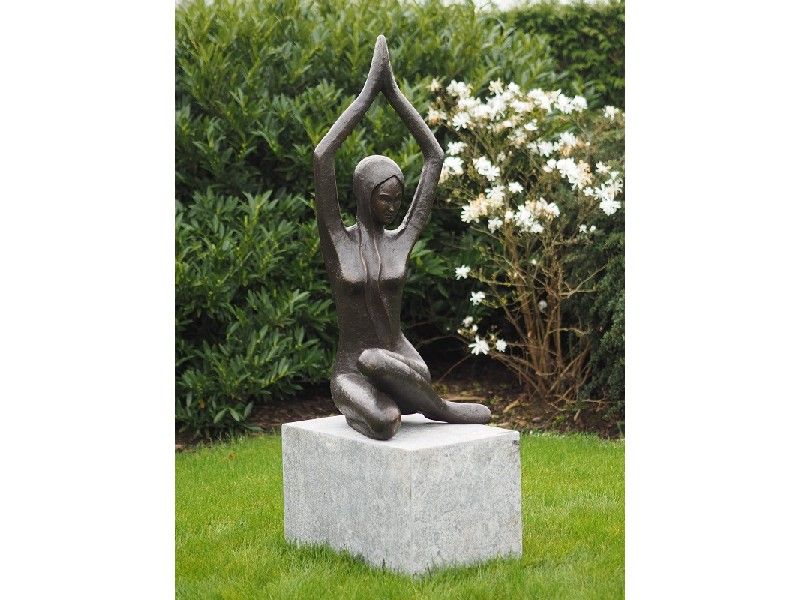 Bronzefigur Moderne Frau