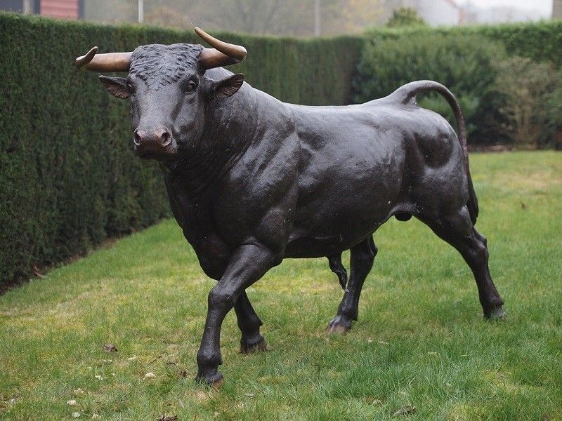 Bronzefigur Stier