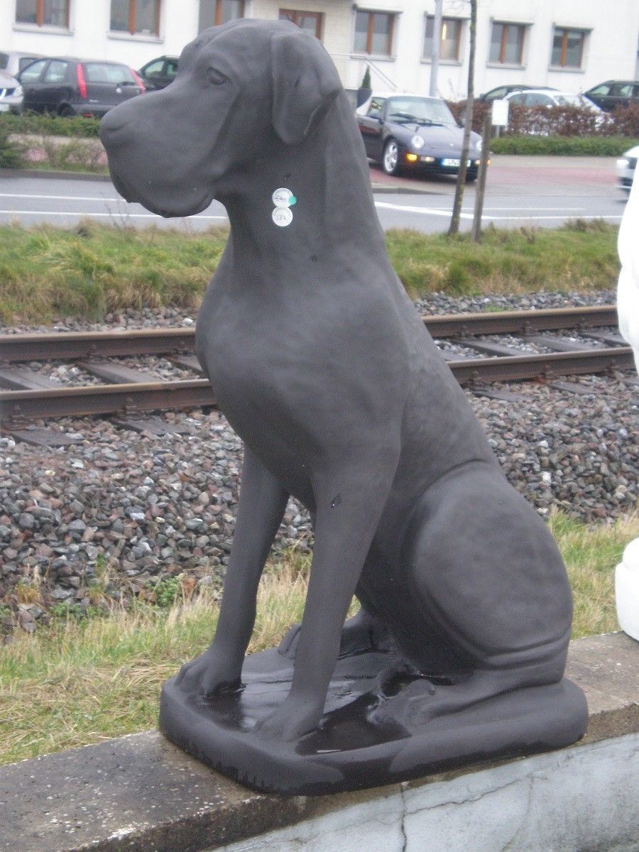 Gartenfigur Deutsche Dogge in verschieden Farben