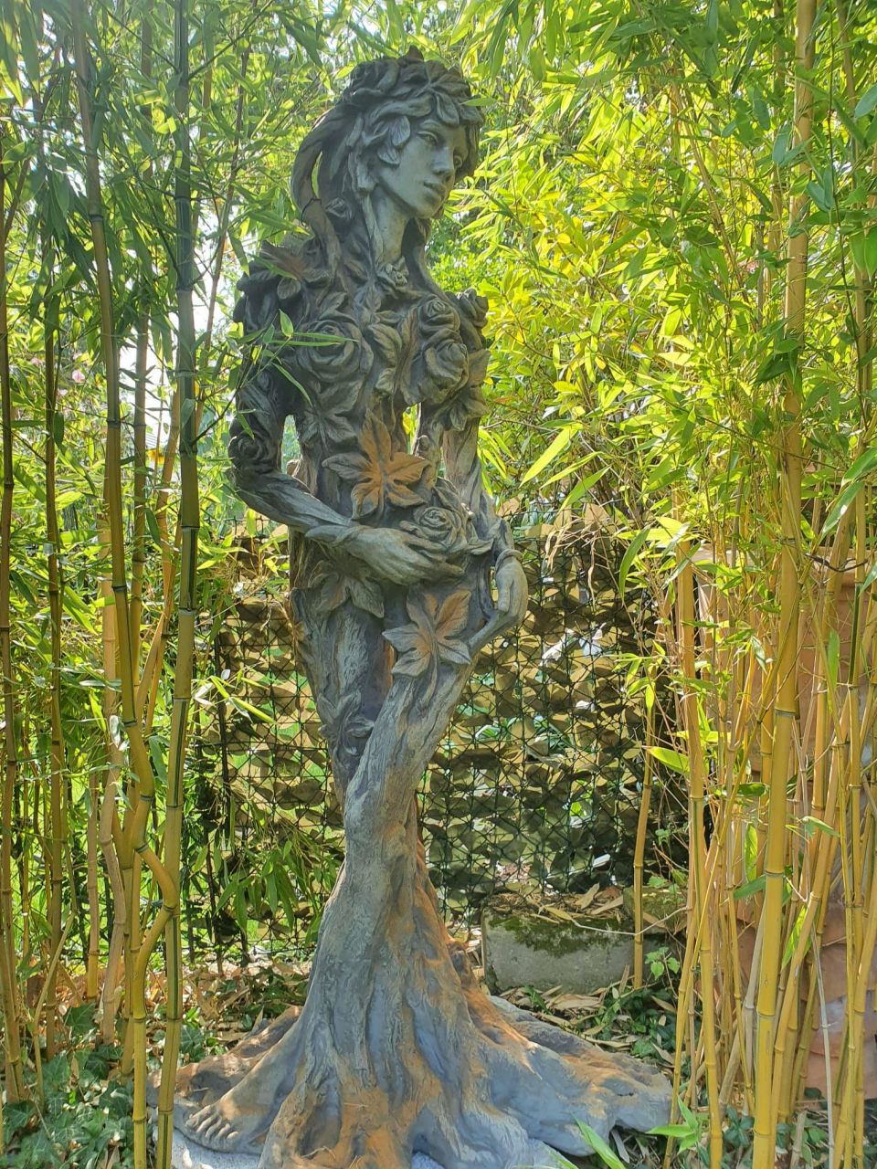 Gartenfigur Königin der Natur „Ada“ Rosteffekt – Original von Vidroflor