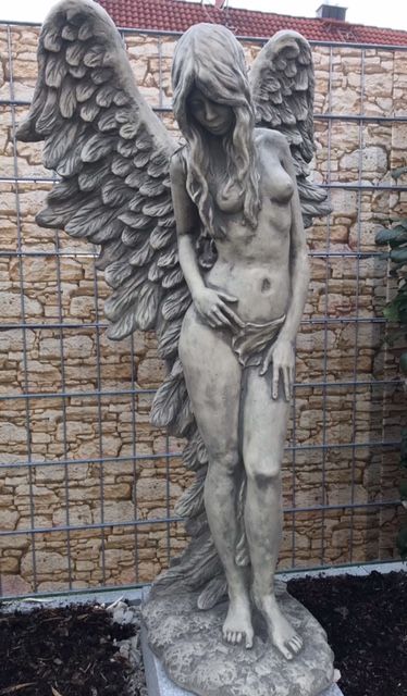 Gartenfigur Engelfrau stehend „SHEKINAH“, Steinguss – Original von Vidroflor