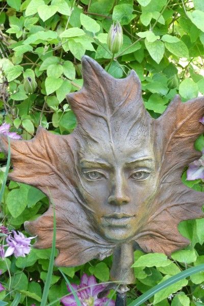 Gartenfigur Blatt „AHORN“, Steinguss, Rosteffekt – Original von Vidroflor