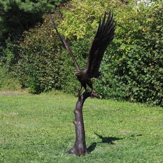 Bronzefigur Steinadler auf Fels