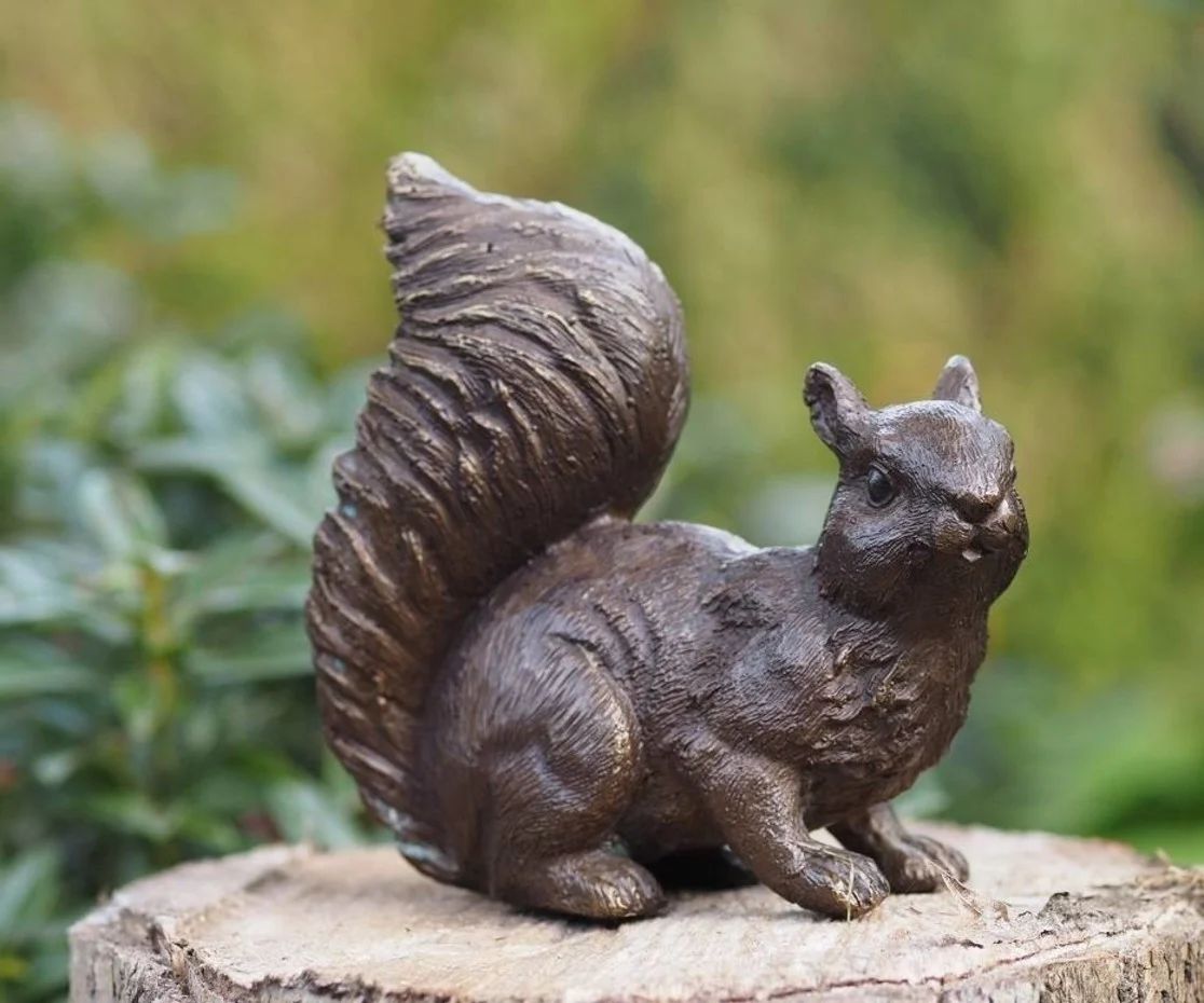 Bronzefigur Eichhörnchen