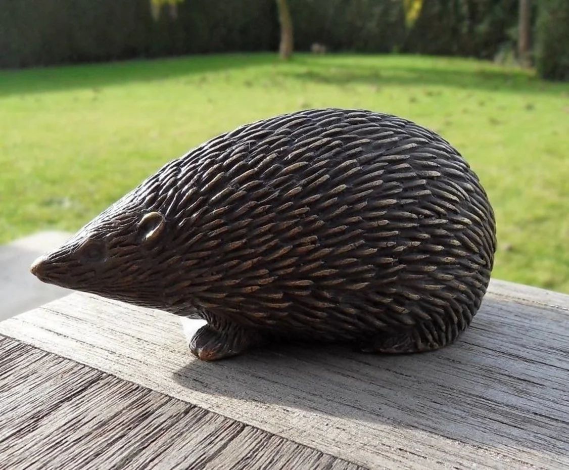 Bronzefigur kleiner Igel 1