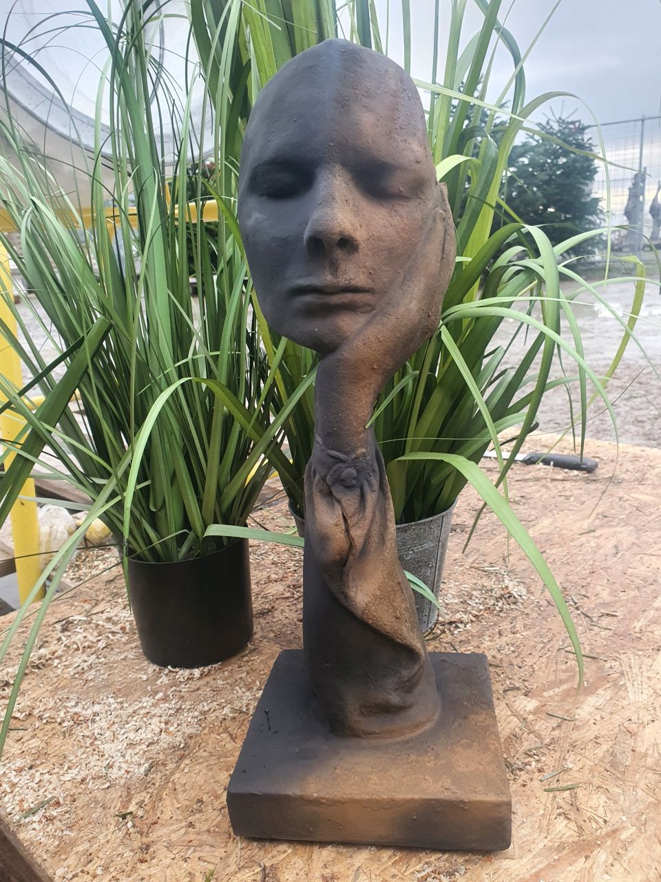 Skulptur, Büste „Nachdenklich“, Gesicht in Hand, verschiedene Farben