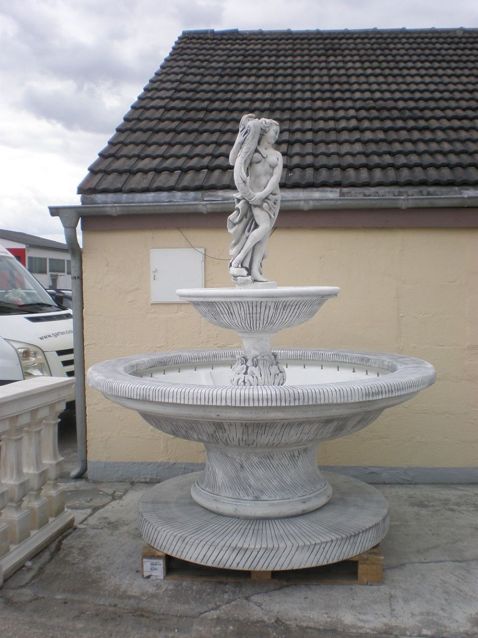 Springbrunnen Komplettsystem „Crotone Grande“ mit Putte, Ausführung Antik, Ma…